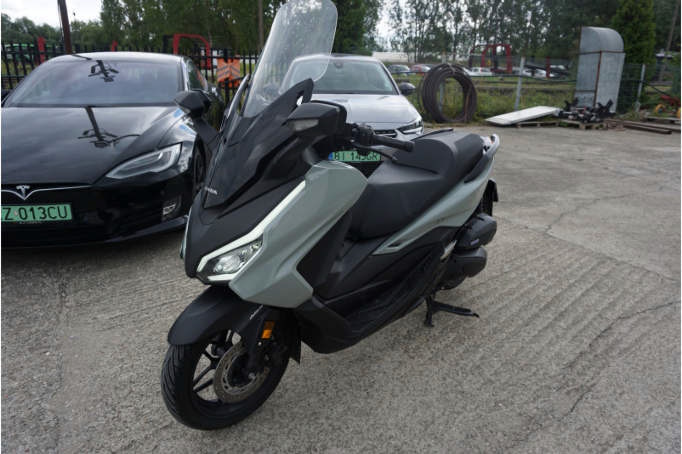 HONDA FORZA 125
