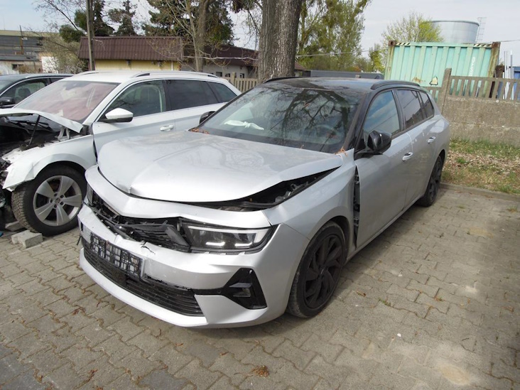 OPEL Astra 1.2 Sports Tourer Turbo 