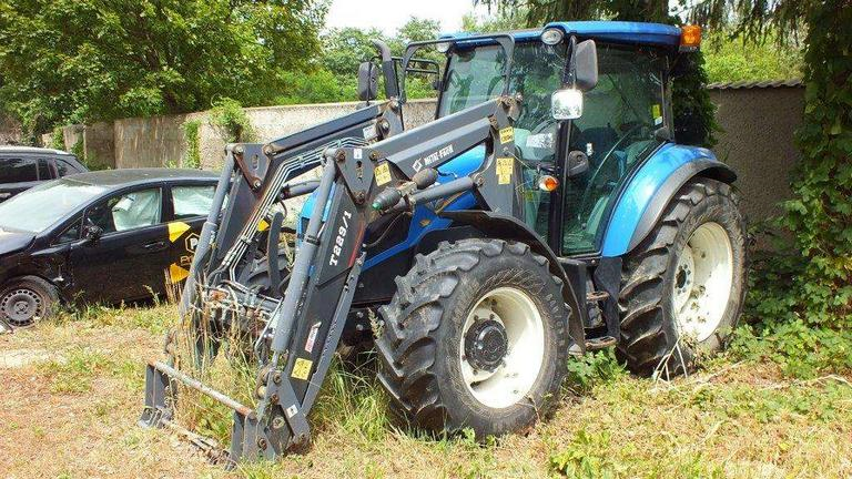 NEW HOLLAND TD5 105