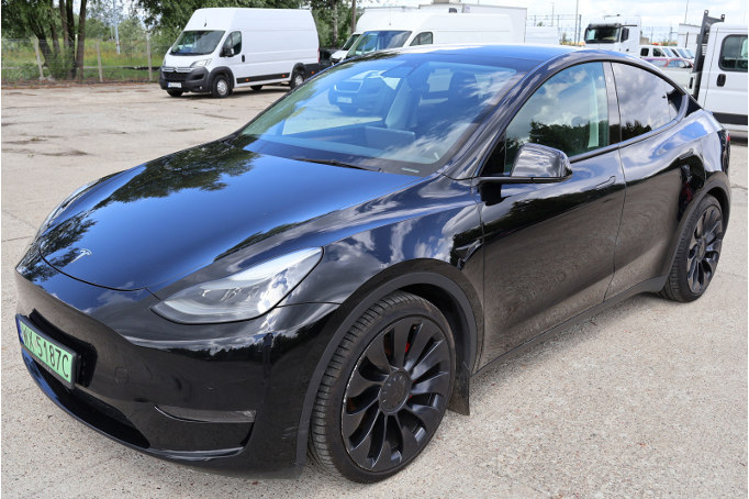 TESLA Model Y Dual Motor AWD